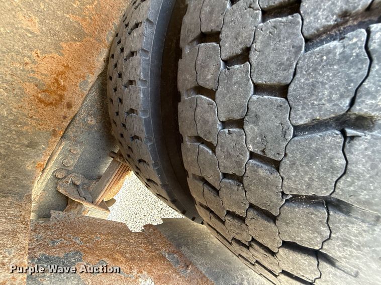 image for item DZ4198 2010 Thomas Saf-T-Liner C2 school bus