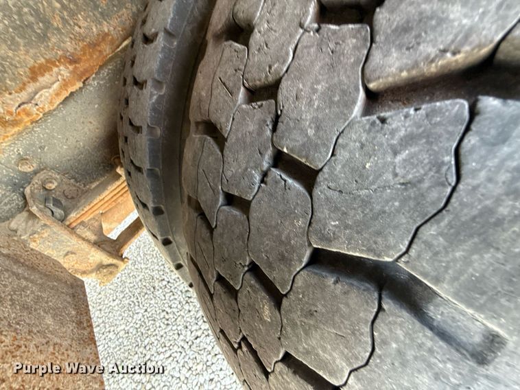 image for item DZ4198 2010 Thomas Saf-T-Liner C2 school bus