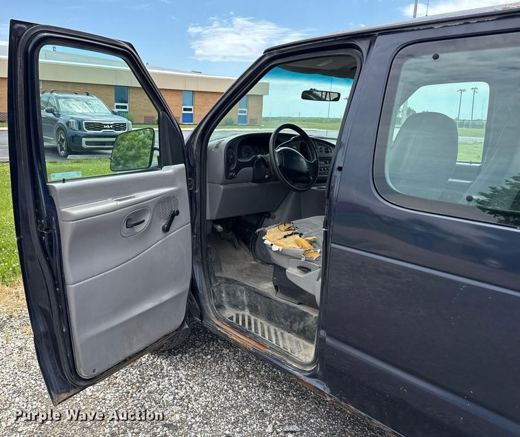image for item DZ4200 1999 Ford E150 van