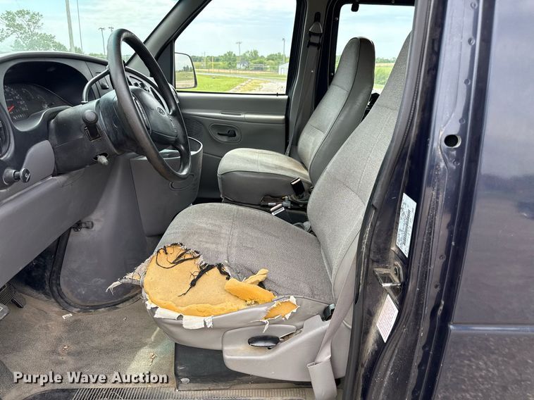 image for item DZ4200 1999 Ford E150 van