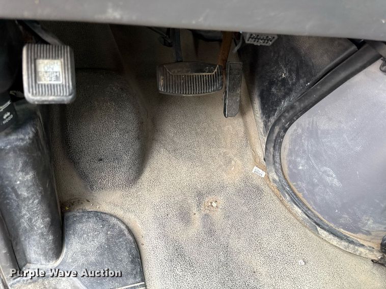 image for item DZ4200 1999 Ford E150 van