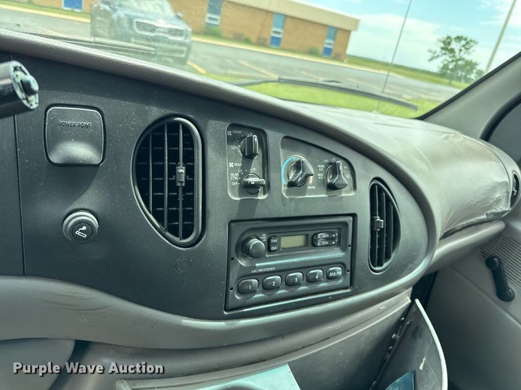 image for item DZ4200 1999 Ford E150 van