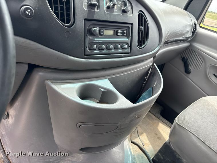 image for item DZ4200 1999 Ford E150 van