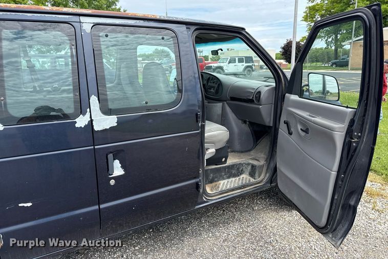 image for item DZ4200 1999 Ford E150 van