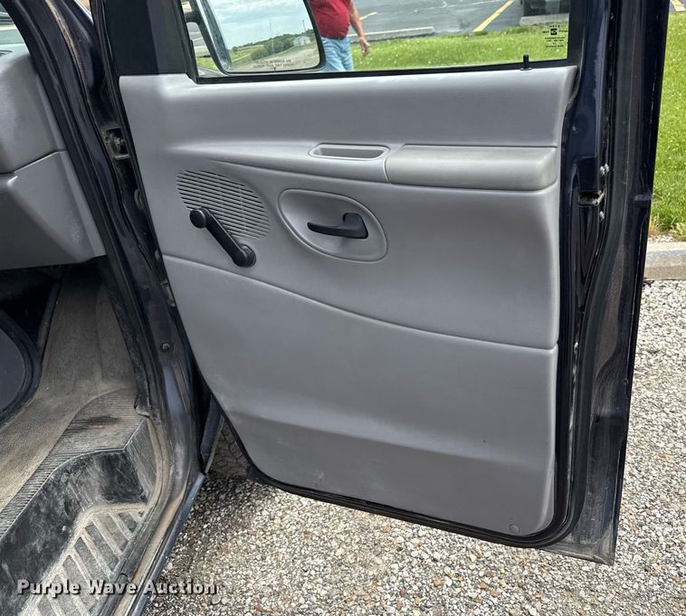 image for item DZ4200 1999 Ford E150 van