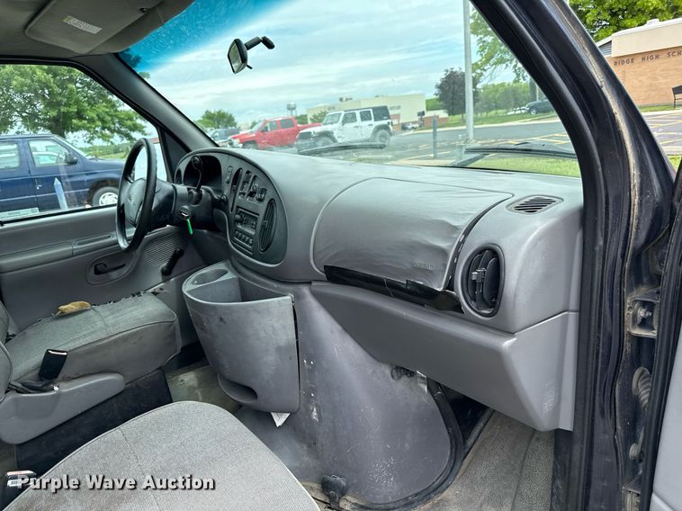 image for item DZ4200 1999 Ford E150 van