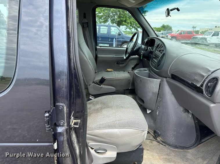 image for item DZ4200 1999 Ford E150 van