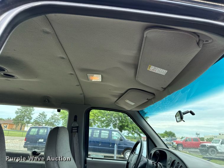 image for item DZ4200 1999 Ford E150 van