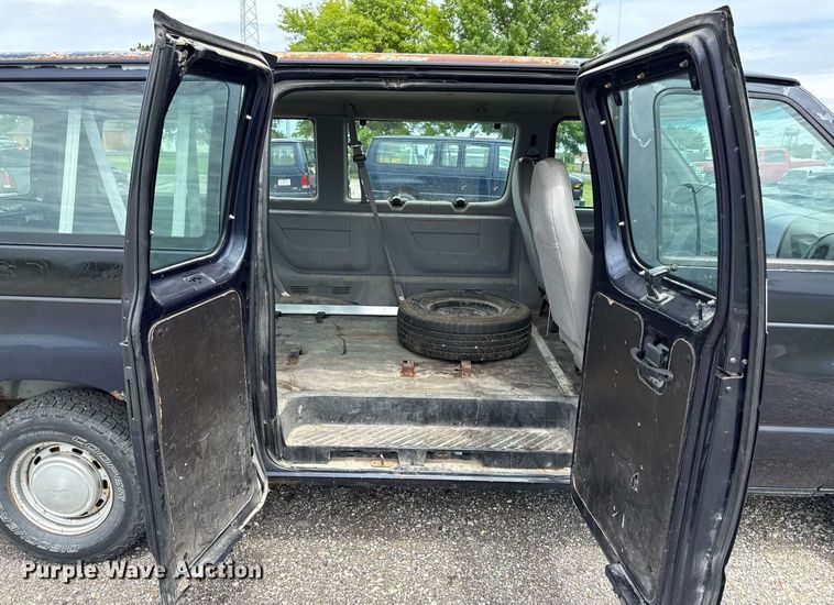image for item DZ4200 1999 Ford E150 van