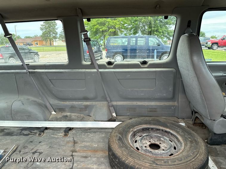 image for item DZ4200 1999 Ford E150 van