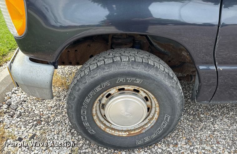 image for item DZ4200 1999 Ford E150 van