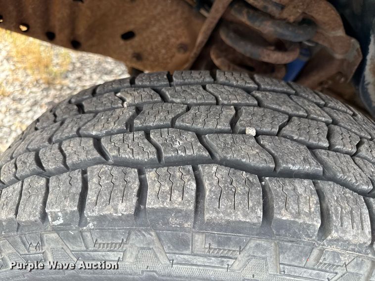 image for item DZ4200 1999 Ford E150 van