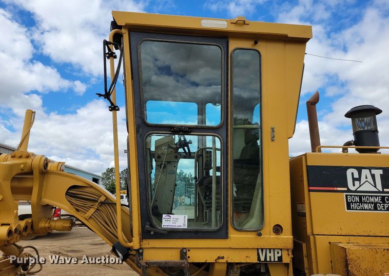 image for item EA2448 1996 Caterpillar 140H motor grader
