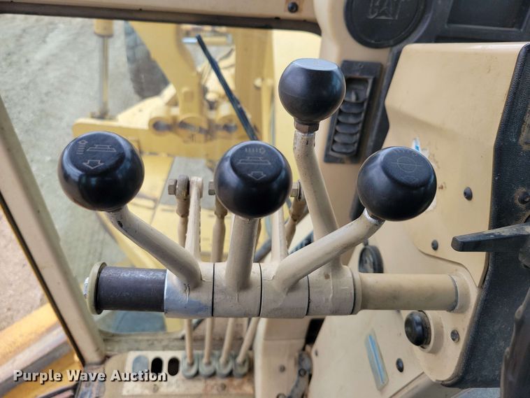 image for item EA2448 1996 Caterpillar 140H motor grader