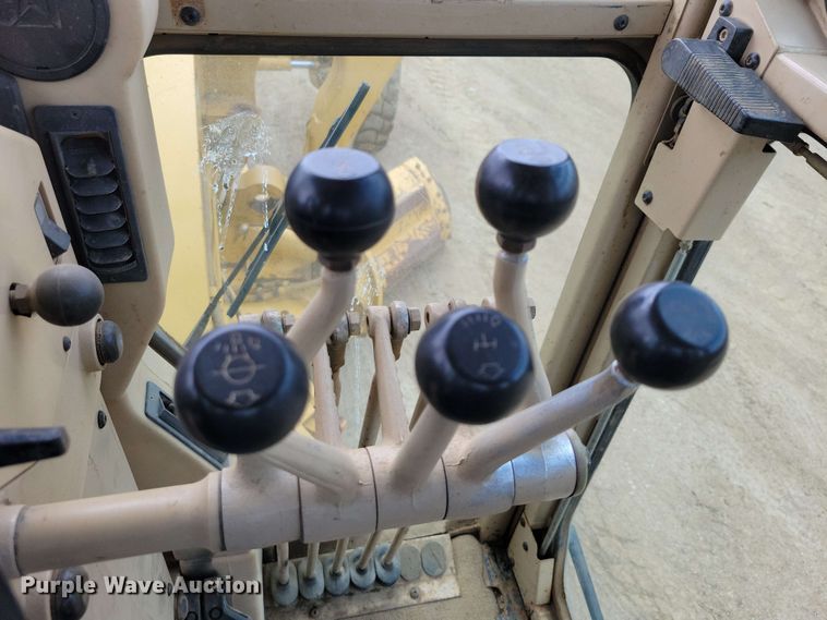 image for item EA2448 1996 Caterpillar 140H motor grader