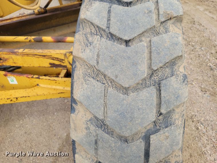 image for item EA2448 1996 Caterpillar 140H motor grader