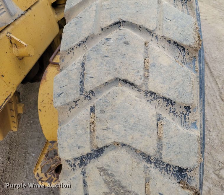 image for item EA2448 1996 Caterpillar 140H motor grader