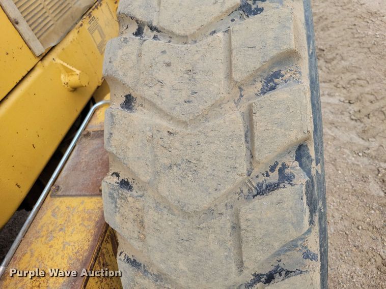 image for item EA2448 1996 Caterpillar 140H motor grader