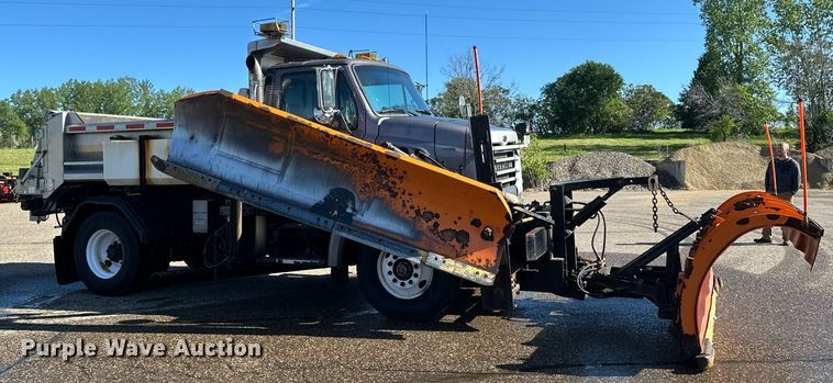 image for item EB2586 2007 Sterling L7500 dump truck