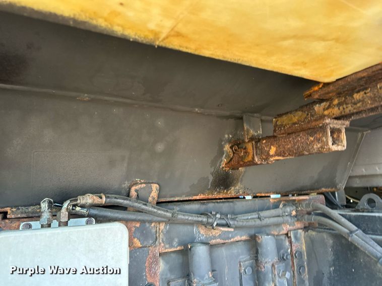 image for item EB2586 2007 Sterling L7500 dump truck