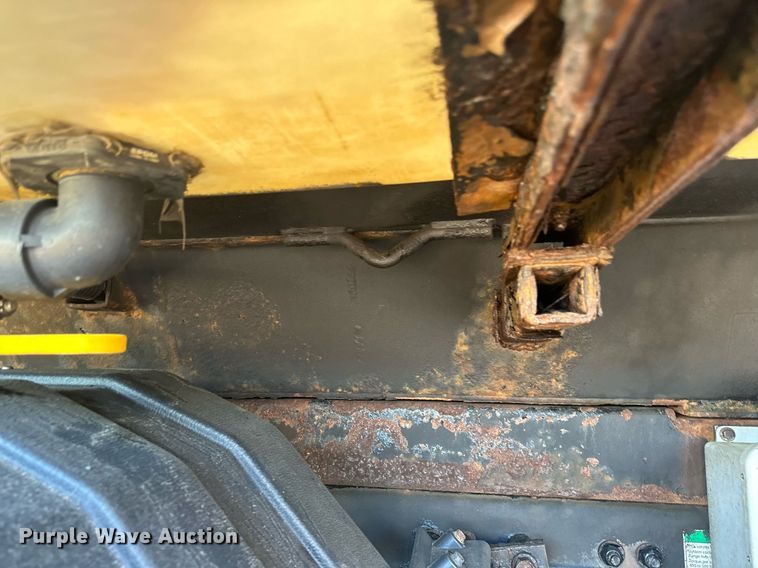 image for item EB2586 2007 Sterling L7500 dump truck