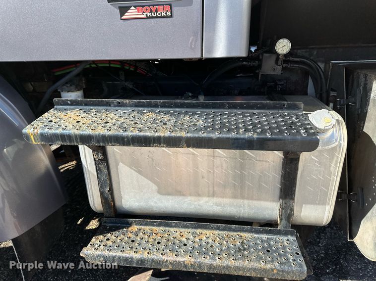 image for item EB2586 2007 Sterling L7500 dump truck