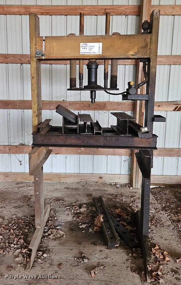 image for item EB8101 Hydraulic press