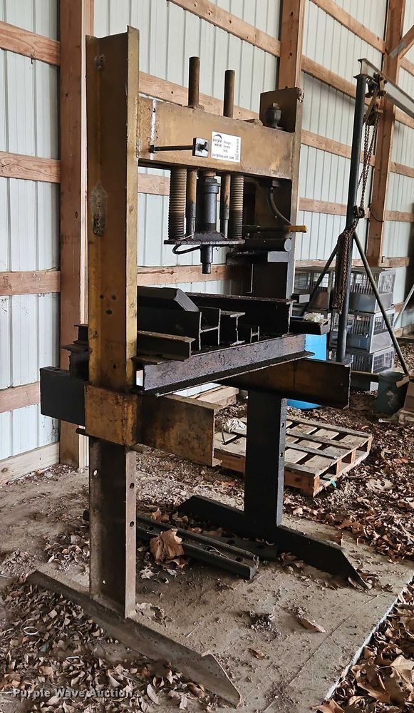 image for item EB8101 Hydraulic press