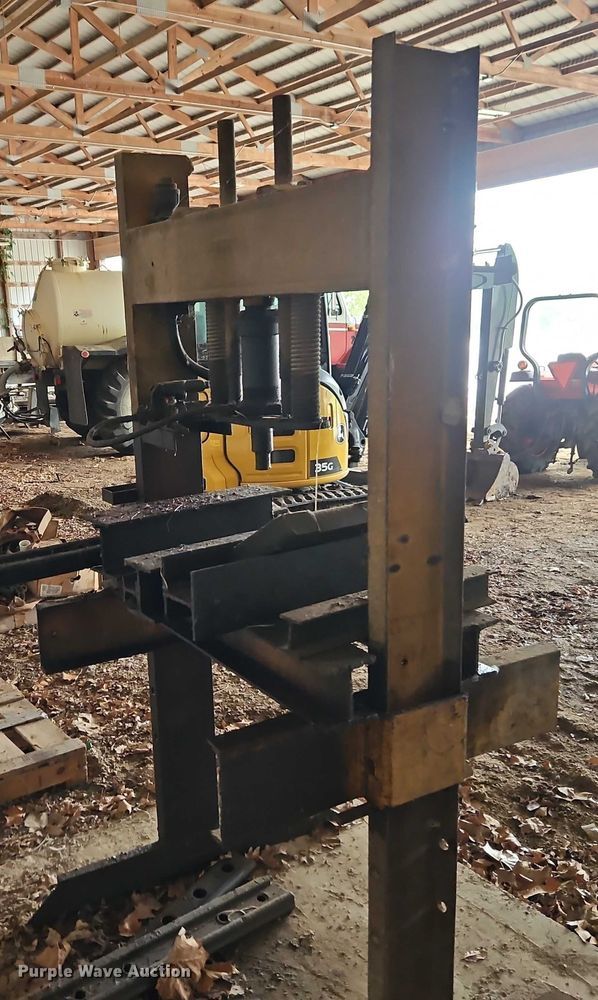 image for item EB8101 Hydraulic press