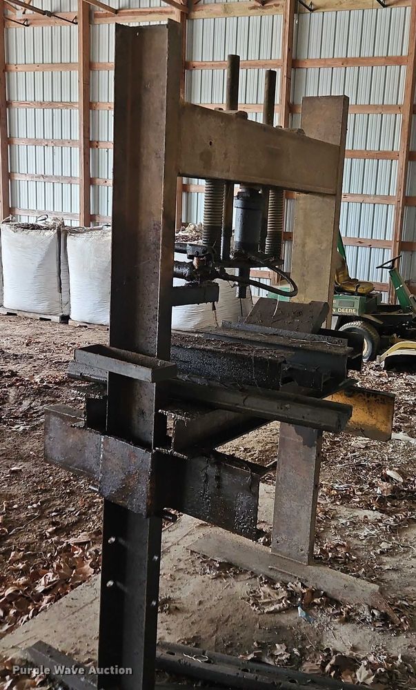 image for item EB8101 Hydraulic press