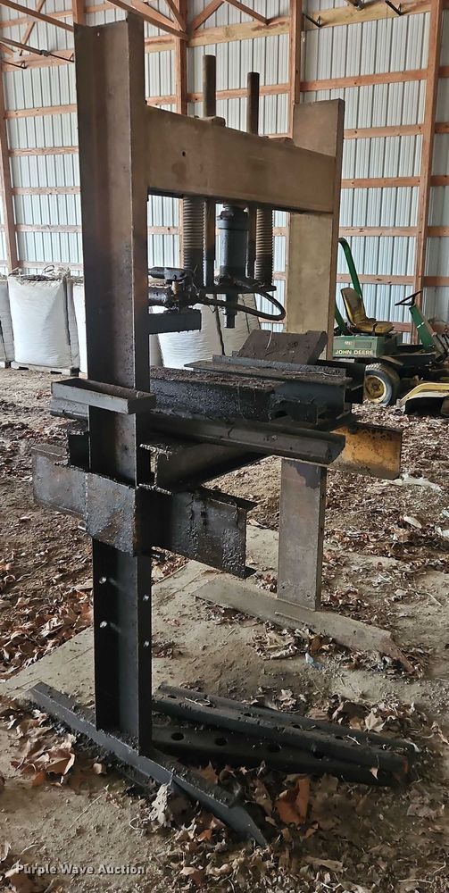 image for item EB8101 Hydraulic press