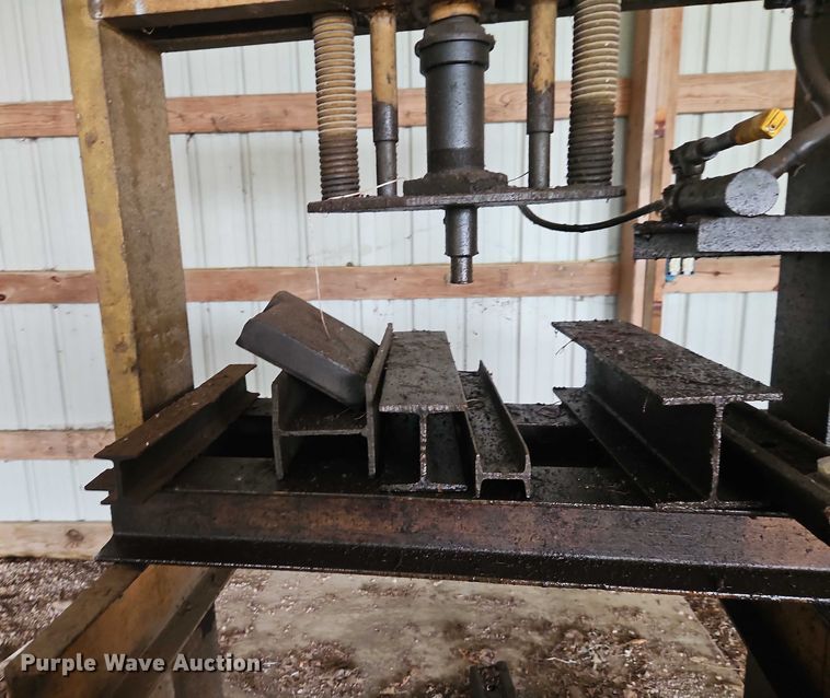 image for item EB8101 Hydraulic press