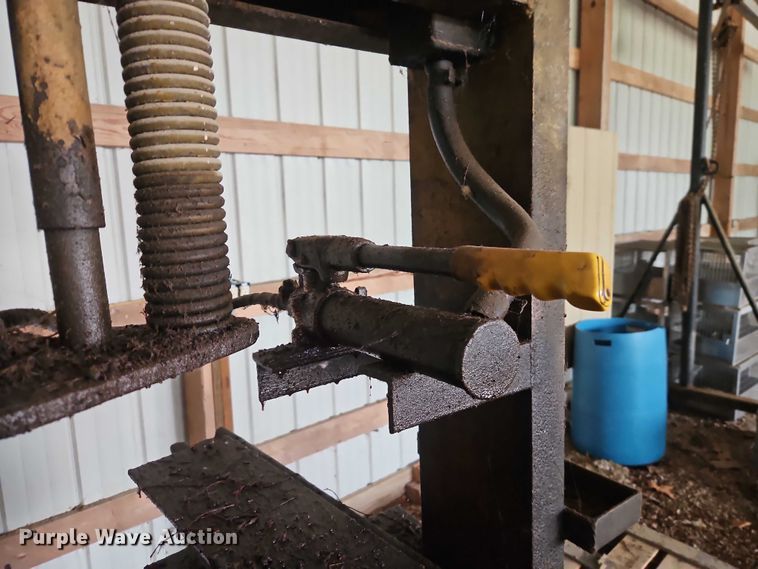 image for item EB8101 Hydraulic press