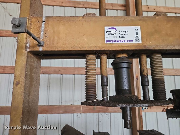 image for item EB8101 Hydraulic press