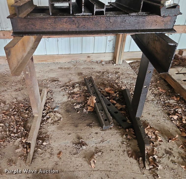 image for item EB8101 Hydraulic press