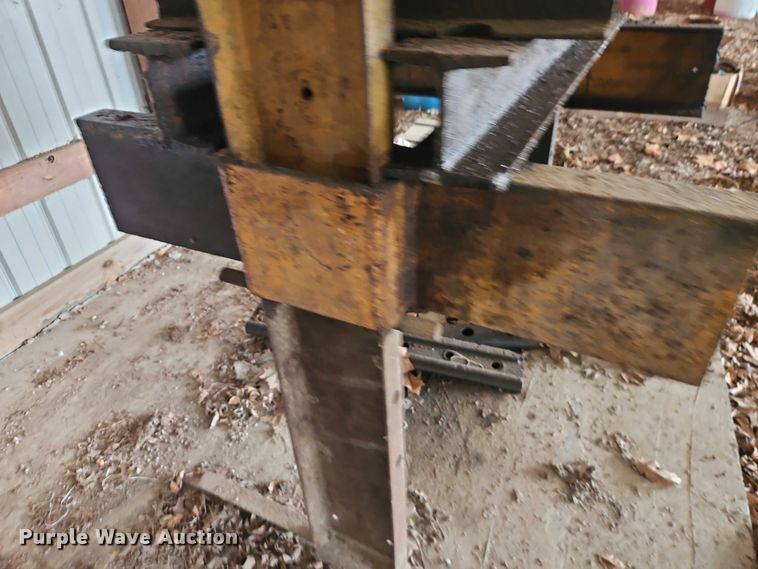 image for item EB8101 Hydraulic press