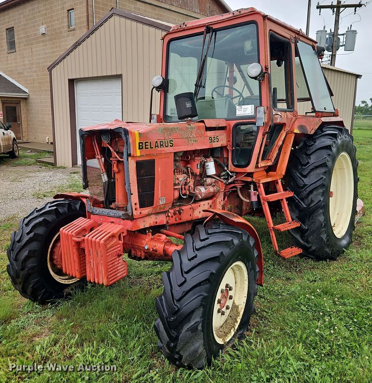 image for item EB8103 Belarus 925 MFWD tractor