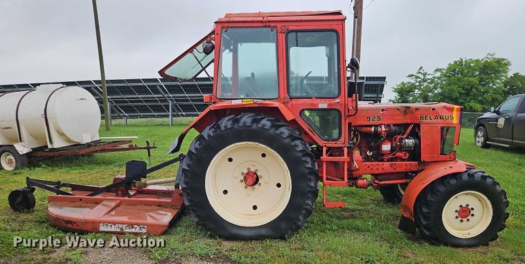 image for item EB8103 Belarus 925 MFWD tractor
