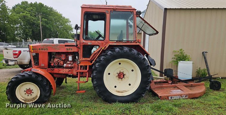 image for item EB8103 Belarus 925 MFWD tractor