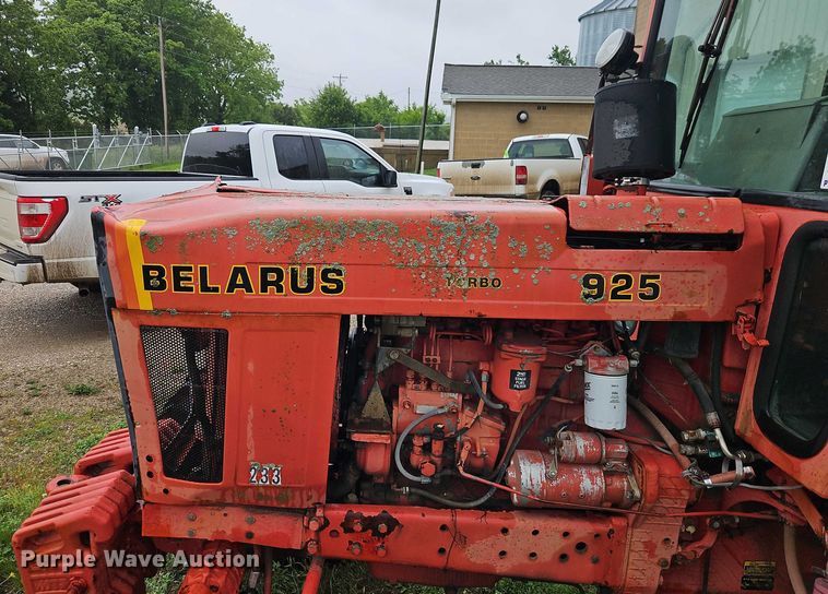 image for item EB8103 Belarus 925 MFWD tractor