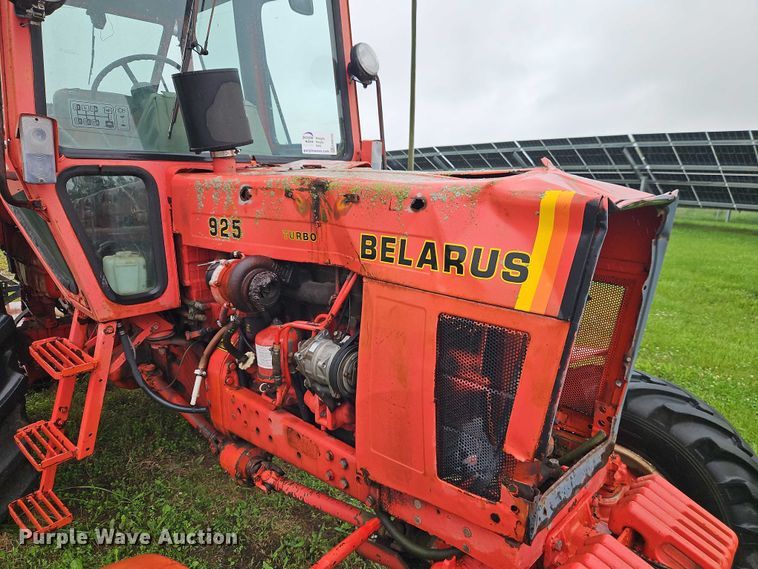 image for item EB8103 Belarus 925 MFWD tractor
