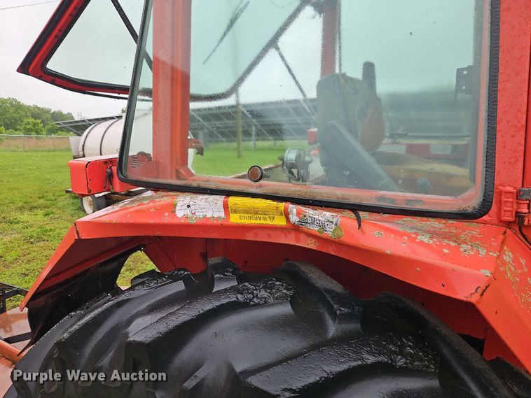 image for item EB8103 Belarus 925 MFWD tractor