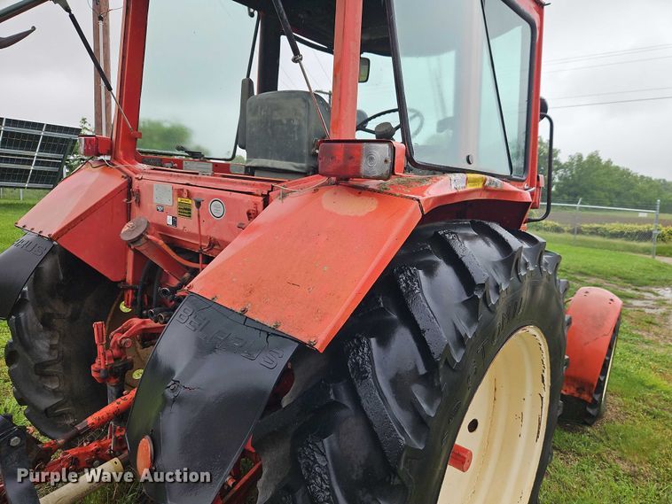 image for item EB8103 Belarus 925 MFWD tractor