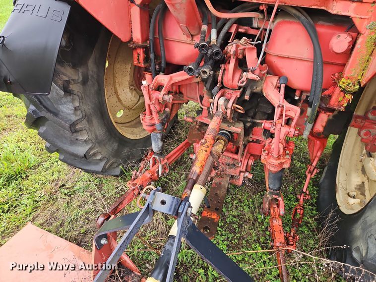 image for item EB8103 Belarus 925 MFWD tractor