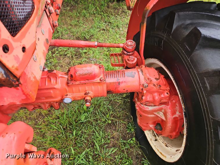 image for item EB8103 Belarus 925 MFWD tractor