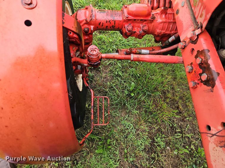 image for item EB8103 Belarus 925 MFWD tractor