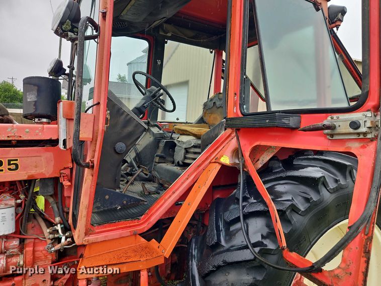 image for item EB8103 Belarus 925 MFWD tractor