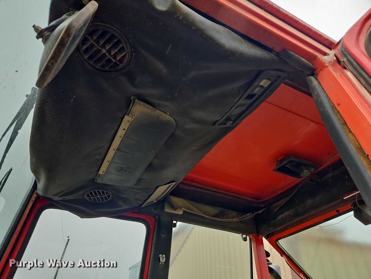 image for item EB8103 Belarus 925 MFWD tractor