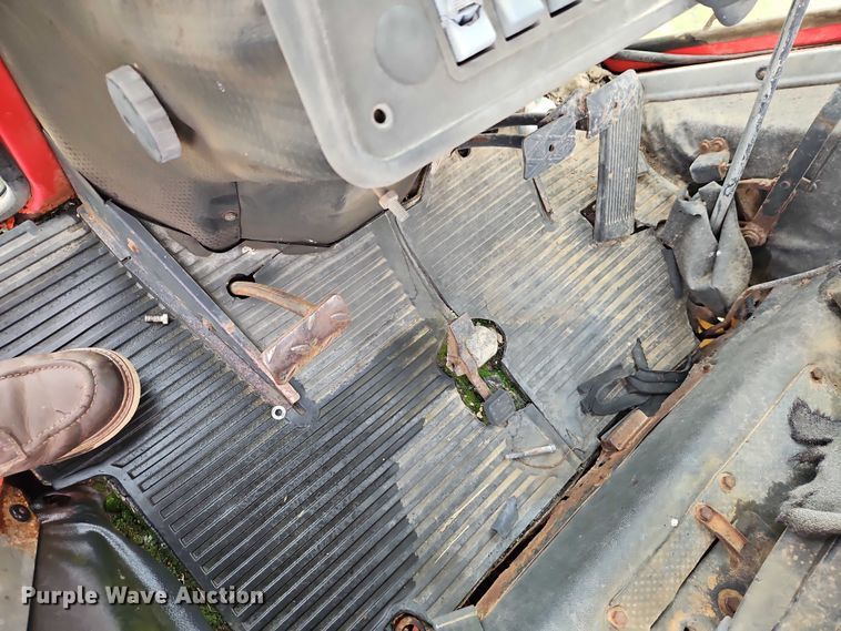 image for item EB8103 Belarus 925 MFWD tractor