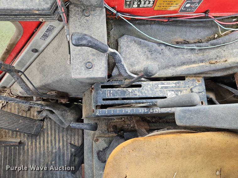 image for item EB8103 Belarus 925 MFWD tractor